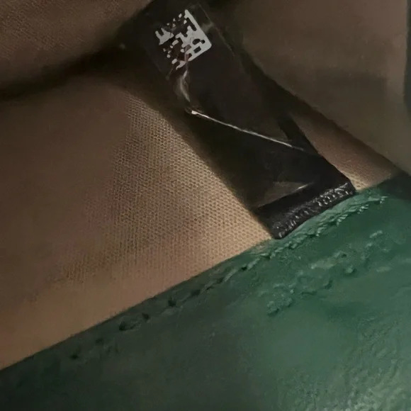 Chloé Compact Wallet - Picture 8 of 10